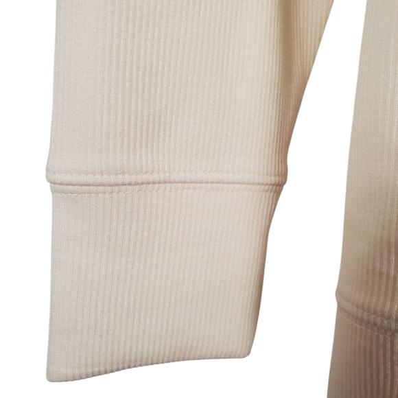 Danskin Women's Cream V-Neck Sweater. S/P - Picture 5 of 13